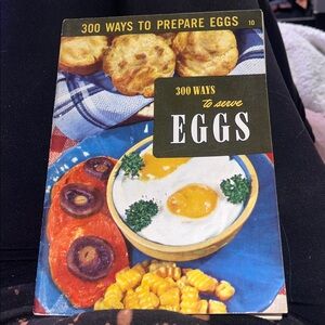 Vintage Cookbook: 300 Ways to Serve Eggs
